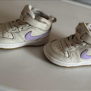 Nike Kids Shoes - Cream and Purple